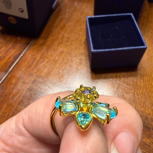 NEW Swarovski Idyllia ring Mixed cuts Flower blue Gold-tone plated Size 7 Box - Picture 6 of 9
